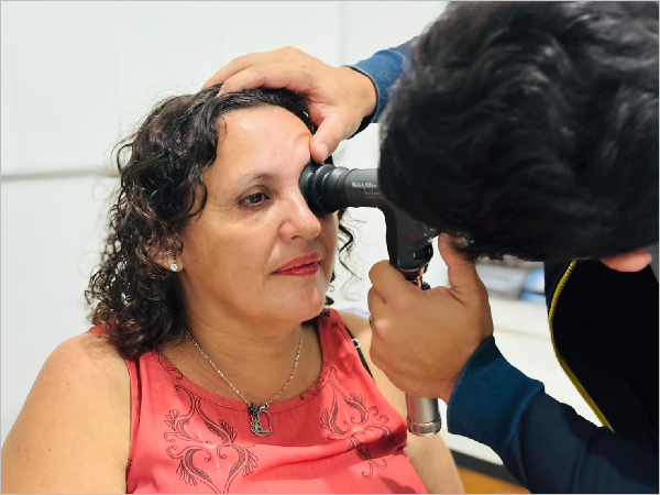 ATENDIMENTO OFTALMOLÓGICO GRATUITO BENEFICIA 100 PESSOAS COM CONSULTAS E ENTREGA DE ÓCULOS
